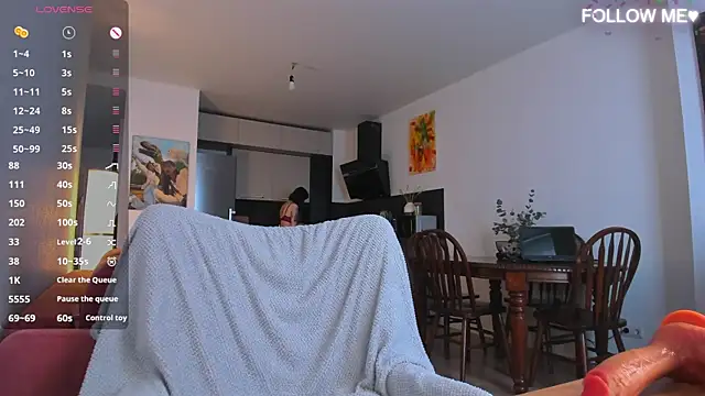 MilkyDana online show from April 10, 2026, 8:21 am