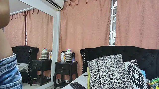 Tatiana Jaramillo online show from September 20, 2025, 12:43 pm