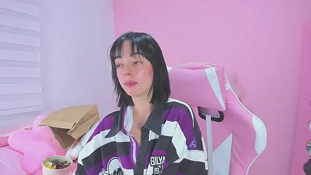 Snapshot of alexaa_fox chatting on September 17, 2025, 11:29 pm alexaa fox online show from September 17, 2025, 11:29 pm