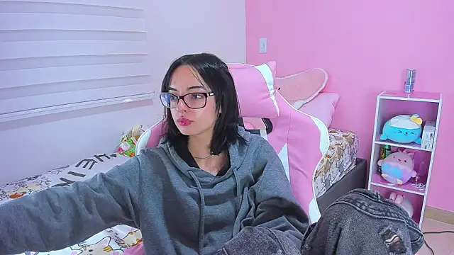 Snapshot of alexaa_fox chatting on November 12, 2025, 5:44 am alexaa fox online show from November 12, 2025, 5:44 am