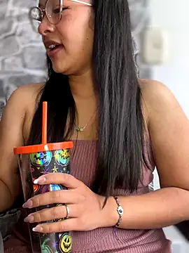 Liulee2 online show from October 3, 2025, 4:08 pm