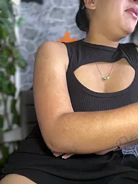 Liulee2 online show from October 20, 2025, 4:29 pm