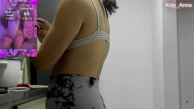 Snapshot of Kitty_Anne chatting on October 21, 2025, 1:05 am Kitty Anne online show from October 21, 2025, 1:05 am