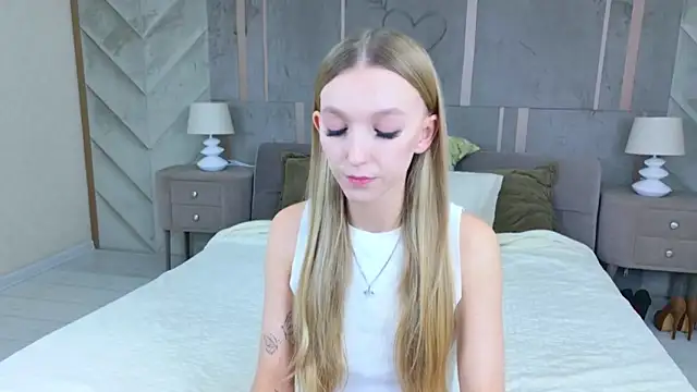 KellyBradford online show from September 9, 2025, 5:28 am