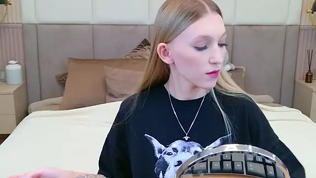 Snapshot of KellyBradford chatting on September 20, 2025, 5:45 am KellyBradford online show from September 20, 2025, 5:45 am