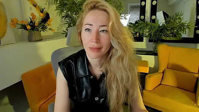 AstraMonroe online show from September 30, 2025, 4:51 am