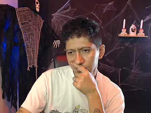 Snapshot of lia_noah_SSj chatting on October 9, 2025, 8:20 pm lia noah SSj online show from October 9, 2025, 8:20 pm