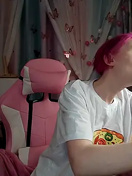 Fuzzy Unicorn online show from November 24, 2025, 7:36 pm