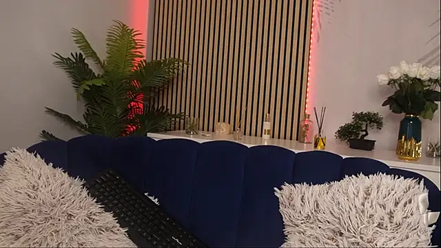 angel wow  online show from September 10, 2025, 7:24 pm