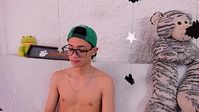 Snapshot of thiago_kinghot chatting on October 14, 2025, 12:50 pm thiago kinghot online show from October 14, 2025, 12:50 pm