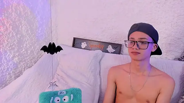 Snapshot of thiago_kinghot chatting on October 21, 2025, 5:45 pm thiago kinghot online show from October 21, 2025, 5:45 pm