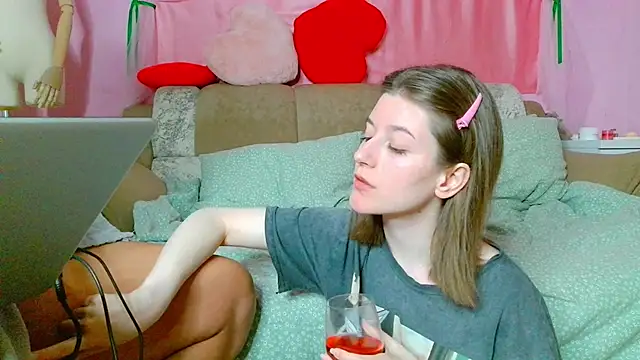 Snapshot of Marinaxmonroe chatting on May 7, 2026, 3:04 pm Marinaxmonroe online show from May 7, 2026, 3:04 pm