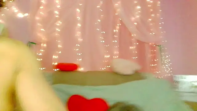 Snapshot of Marinaxmonroe chatting on May 2, 2026, 4:23 pm Marinaxmonroe online show from May 2, 2026, 4:23 pm