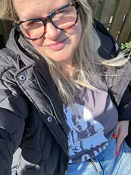 SuzieSub online show from March 19, 2026, 11:21 am