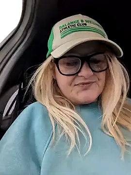 SuzieSub online show from October 21, 2025, 12:48 pm