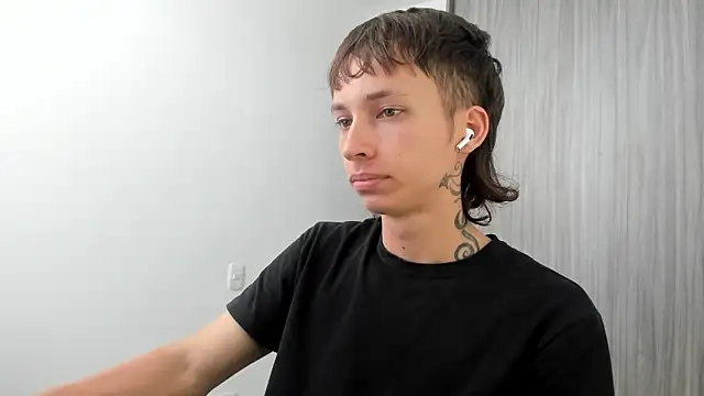 Snapshot of spacehumanz chatting on March 4, 2026, 9:33 pm spacehumanz online show from March 4, 2026, 9:33 pm