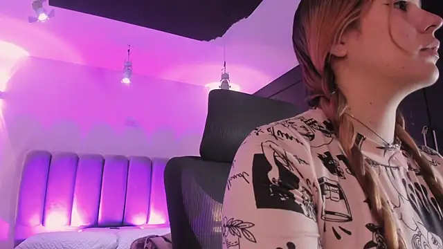 Snapshot of AlliceLover chatting on October 11, 2025, 11:22 am AlliceLover online show from October 11, 2025, 11:22 am