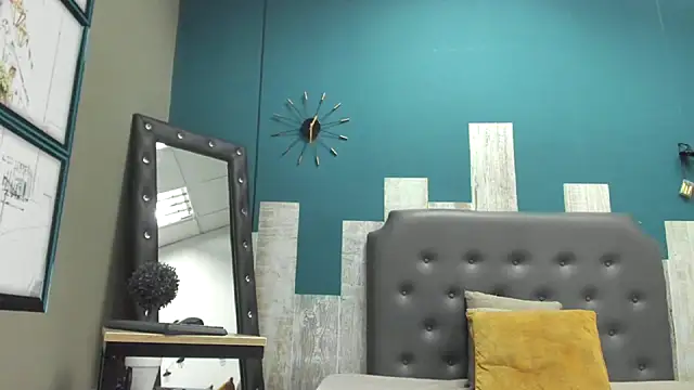 Ian1  online show from November 8, 2025, 12:31 pm