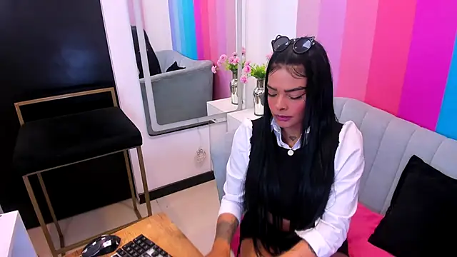 Snapshot of EmmaEbony_ chatting on October 4, 2025, 10:17 am EmmaEbony online show from October 4, 2025, 10:17 am