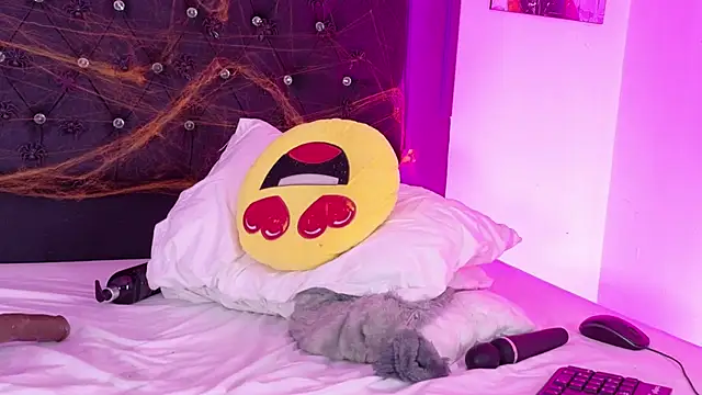 Snapshot of Billie_Eilish chatting on October 31, 2025, 6:54 am Billie Eilish online show from October 31, 2025, 6:54 am