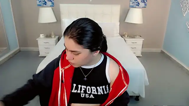 maddissonivanova online show from November 5, 2025, 7:28 pm