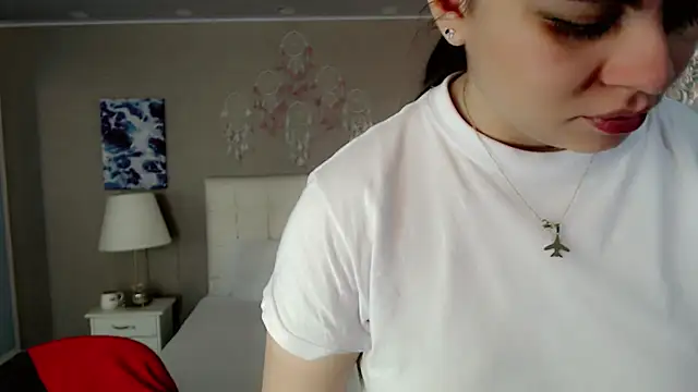 maddissonivanova online show from October 31, 2025, 7:10 pm