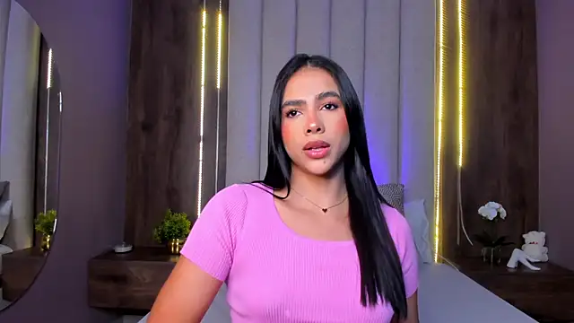 LucySalvatore  online show from September 23, 2025, 2:46 pm