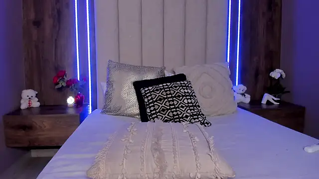 LucySalvatore  online show from March 27, 2026, 8:26 am