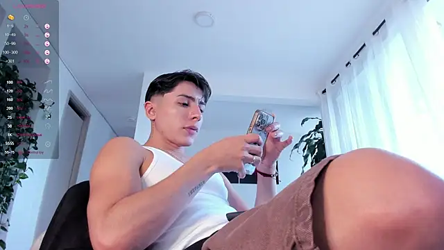 Snapshot of Hotay_andrew chatting on October 25, 2025, 8:53 pm Hotay andrew online show from October 25, 2025, 8:53 pm