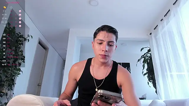 Snapshot of Hotay_andrew chatting on October 24, 2025, 7:02 pm Hotay andrew online show from October 24, 2025, 7:02 pm