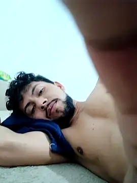 ArturrAlvs online show from April 7, 2026, 5:09 am