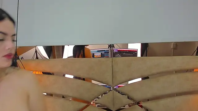 pamemiller1 online show from November 1, 2025, 11:04 am