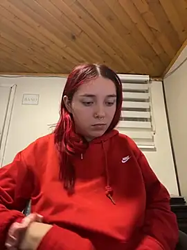 Snapshot of Karen18_boobs chatting on September 24, 2025, 1:35 am Karen18 boobs online show from September 24, 2025, 1:35 am