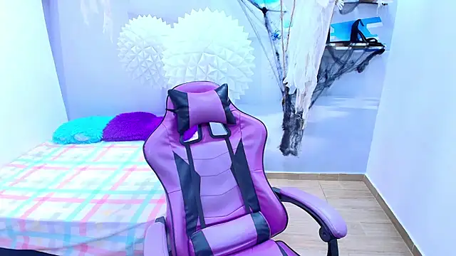 ESMERALDA-BLUE online show from October 23, 2025, 9:02 pm