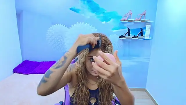 ESMERALDA-BLUE online show from September 18, 2025, 8:56 pm