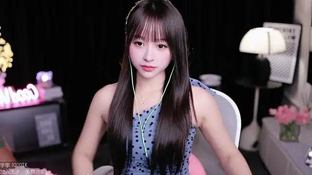 Snapshot of coward_by chatting on October 3, 2025, 9:44 am coward by online show from October 3, 2025, 9:44 am