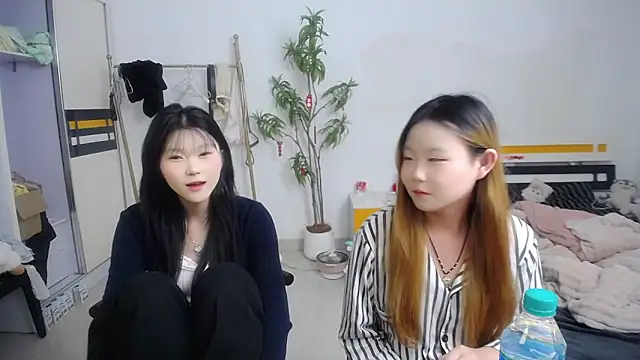 Babygirls523 online show from October 17, 2025, 3:03 pm