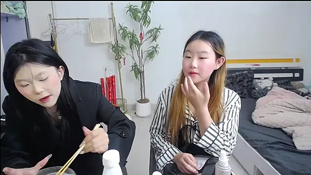 Babygirls523 online show from October 28, 2025, 3:55 pm