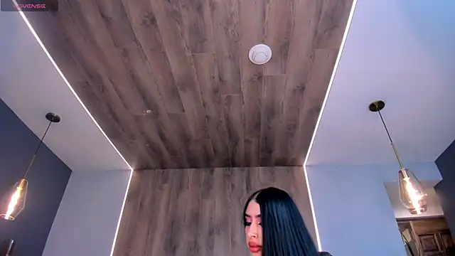 LeahLombardi  online show from October 11, 2025, 3:40 am