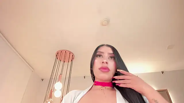 LeahLombardi  online show from September 28, 2025, 3:46 am