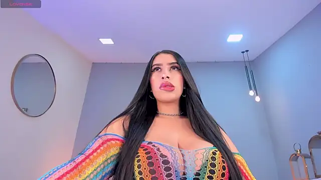 LeahLombardi  online show from December 5, 2025, 3:16 am