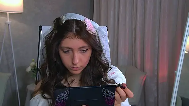 Mary Miiller online show from October 30, 2025, 10:02 am