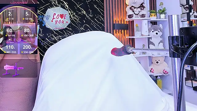 Snapshot of emma_liz2 chatting on October 6, 2025, 11:33 am emma liz2 online show from October 6, 2025, 11:33 am