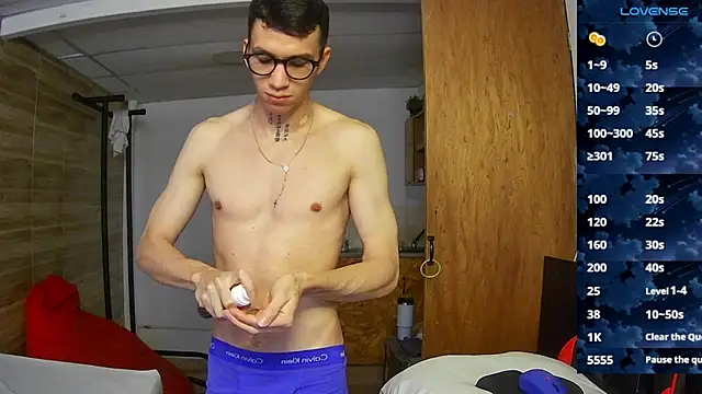 Snapshot of angelicious_ chatting on October 6, 2025, 12:17 pm angelicious  online show from October 6, 2025, 12:17 pm