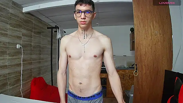 Snapshot of angelicious_ chatting on September 30, 2025, 12:11 pm angelicious  online show from September 30, 2025, 12:11 pm