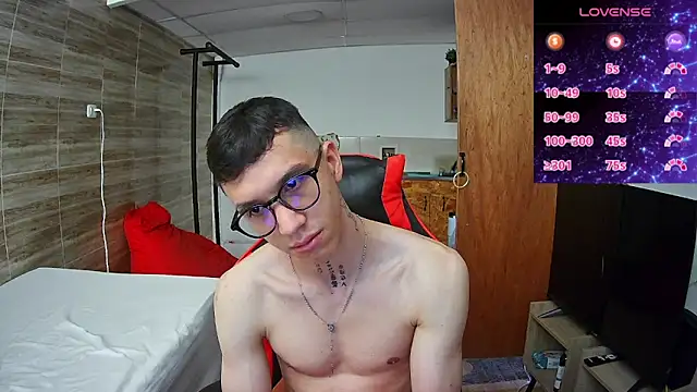 Snapshot of angelicious_ chatting on October 31, 2025, 12:35 pm angelicious  online show from October 31, 2025, 12:35 pm