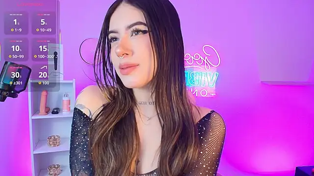 Snapshot of Alice_Vixen chatting on October 24, 2025, 12:37 pm Alice Vixen online show from October 24, 2025, 12:37 pm