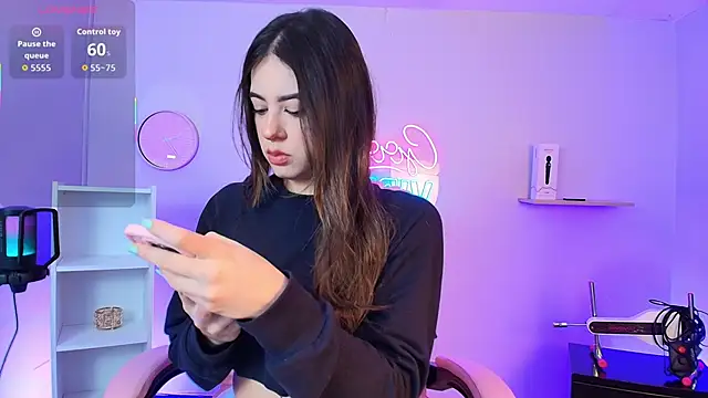 Snapshot of Alice_Vixen chatting on October 13, 2025, 12:18 pm Alice Vixen online show from October 13, 2025, 12:18 pm