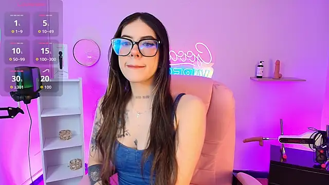 Snapshot of Alice_Vixen chatting on October 16, 2025, 12:24 pm Alice Vixen online show from October 16, 2025, 12:24 pm