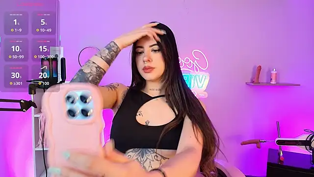 Snapshot of Alice_Vixen chatting on October 17, 2025, 12:29 pm Alice Vixen online show from October 17, 2025, 12:29 pm